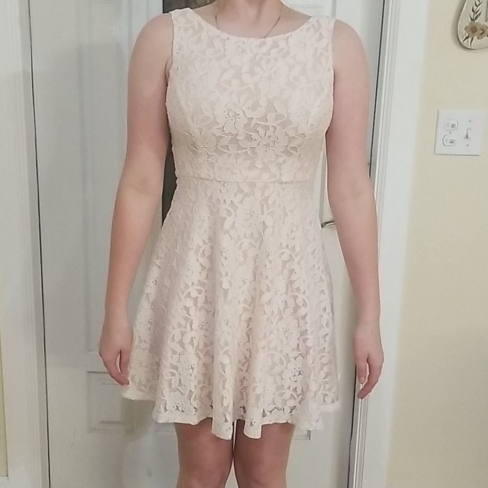 Speechless Lace Dress - Picture 5 of 6